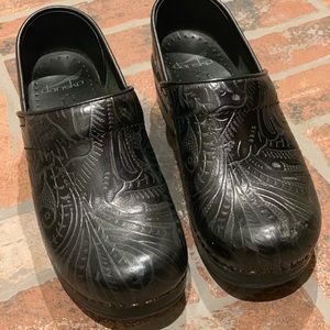Black tooled Dansko clogs